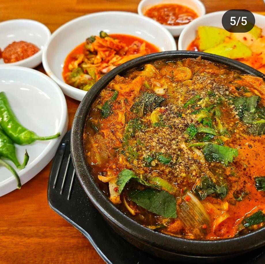 천안 향토음식 병천순대국밥으로 유명한 병천순대거리를 소개합니다.